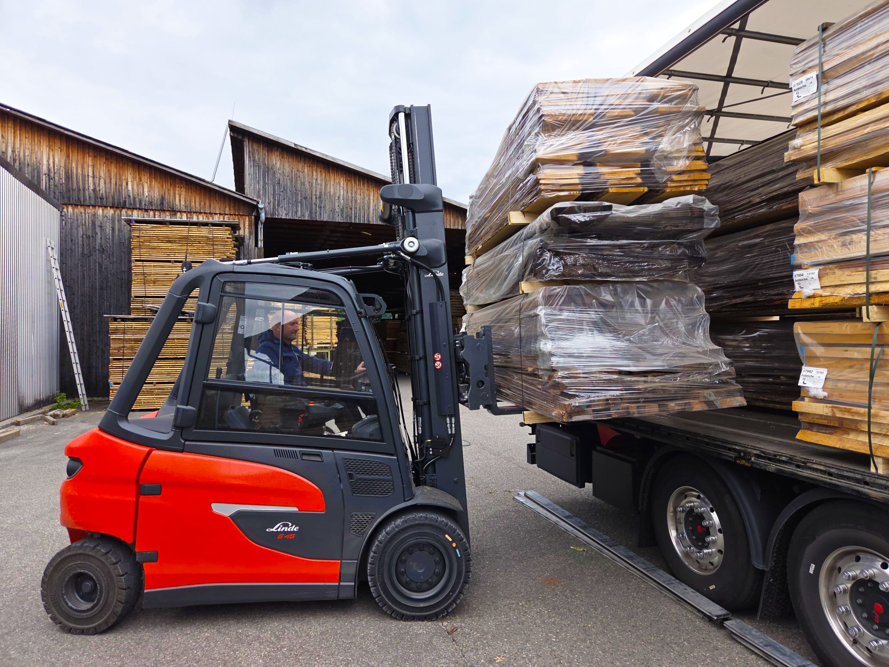 Holztransport mit zuverlässiger Partnerspedition
